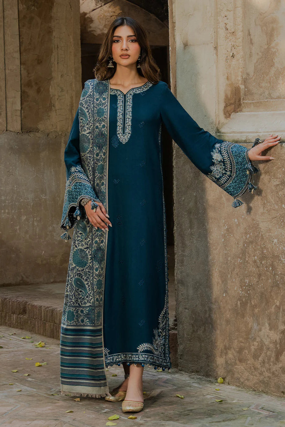 BRAND IZEL
DHANAK Embroidered 3 Piece
