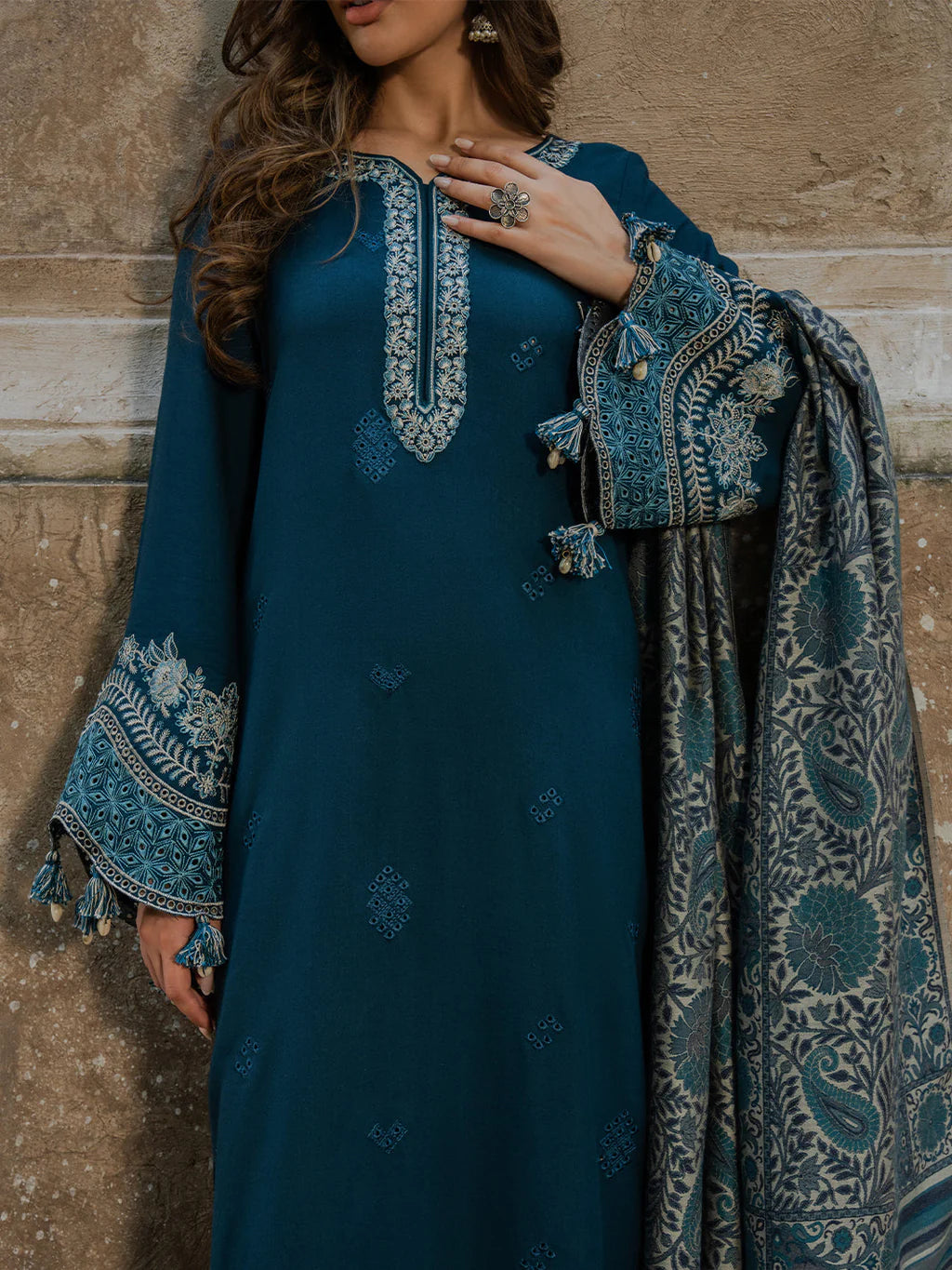 BRAND IZEL
DHANAK Embroidered 3 Piece