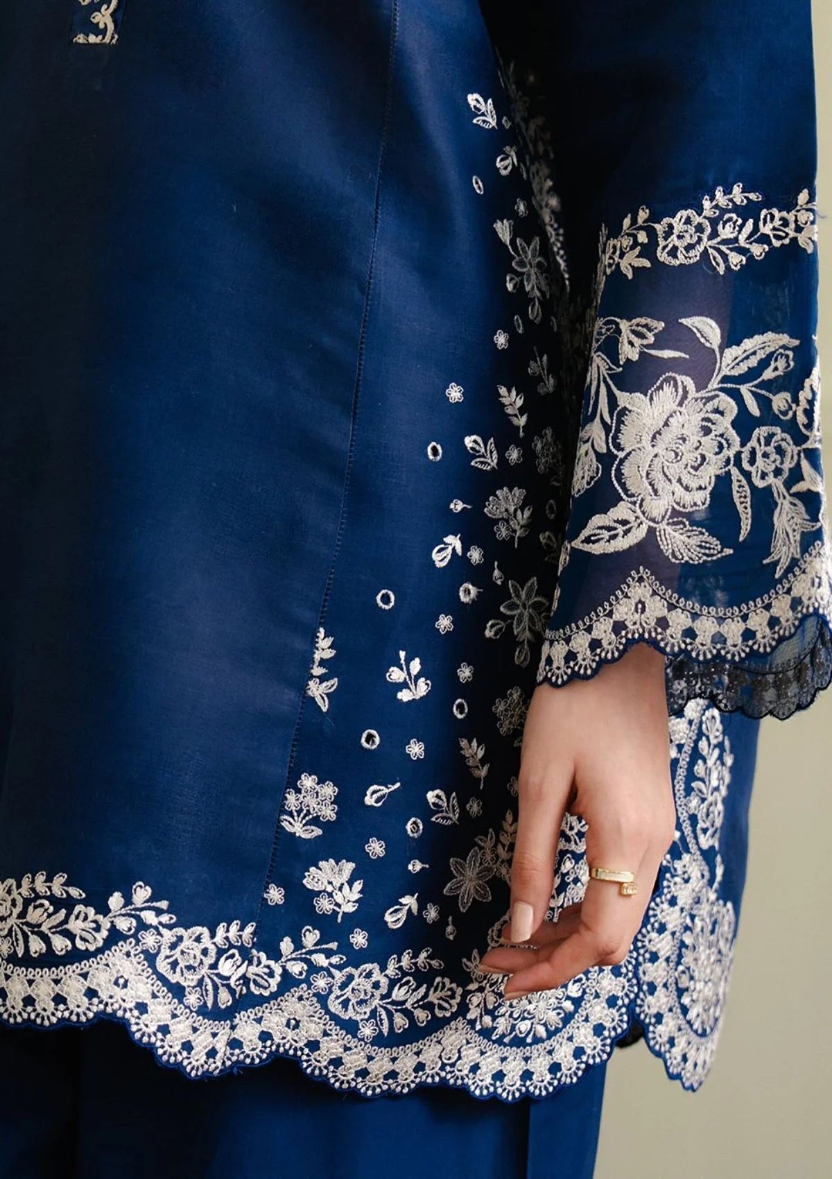 Zara Shahjahan Dhanak 3-Piece Heavy Embroidered Suit with Printed Wool Shawl