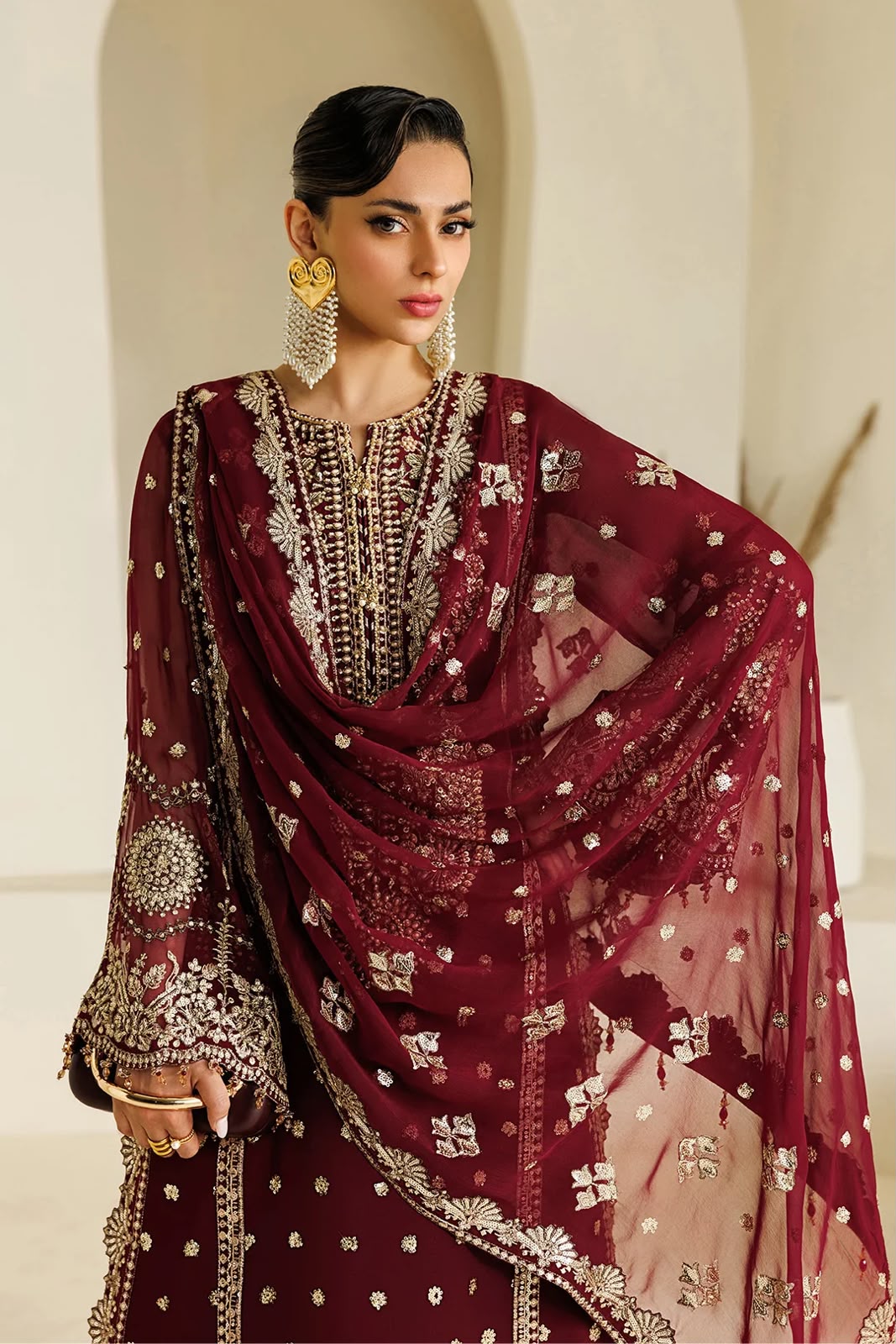 BRAND :ALIZEH
Unstitch 3pc
CHIFFON Suit With SILK Trouser