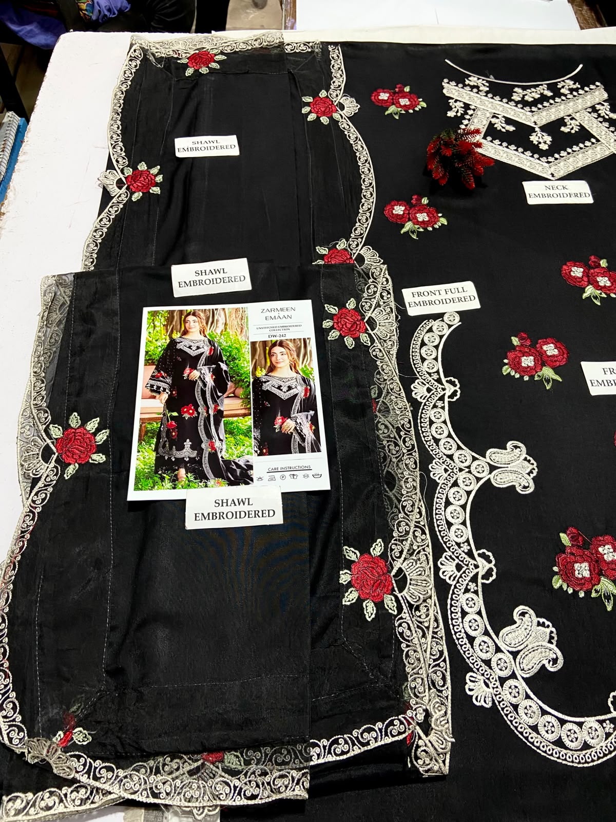 Brand ZARMEEN EMAAN
PREMIUM AIRJET DHANAK — 3PC