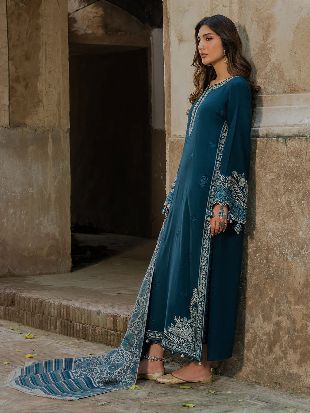 BRAND IZEL
DHANAK Embroidered 3 Piece