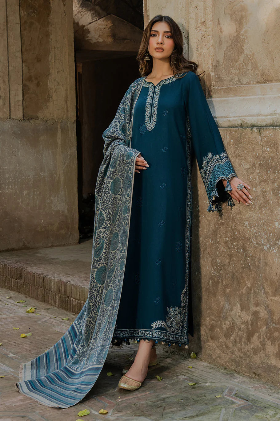 BRAND IZEL
DHANAK Embroidered 3 Piece